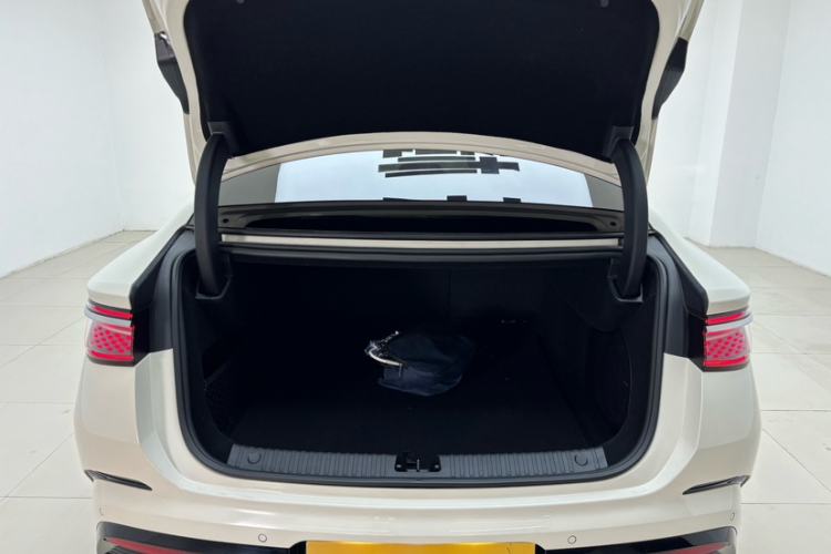 Used BYD Seal 2023 DM-i 1.5T 121km Flagship Model Trunk