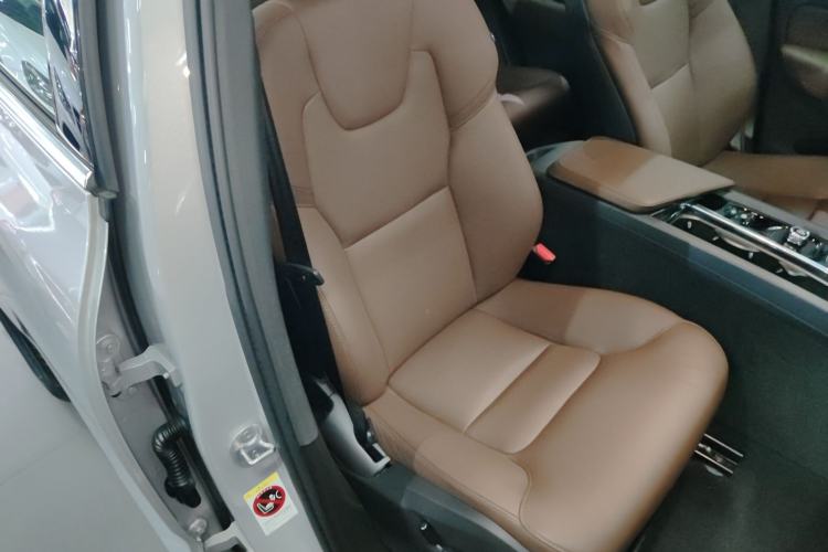 Used Volvo XC60 2024 B5 4x4 Smart Luxury Edition
