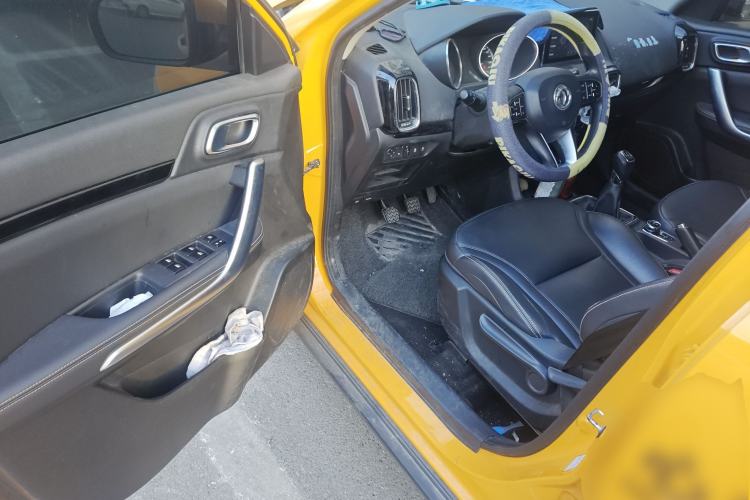 Used Dongfeng Aeolus AX4 2018 1.6L Manual Trendy Model with Sunroof Driver Seat