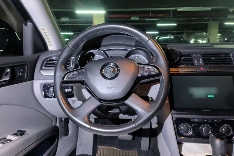 Used Skoda Superb 2013 1.8TSI Automatic MingShi Edition Steering Wheel