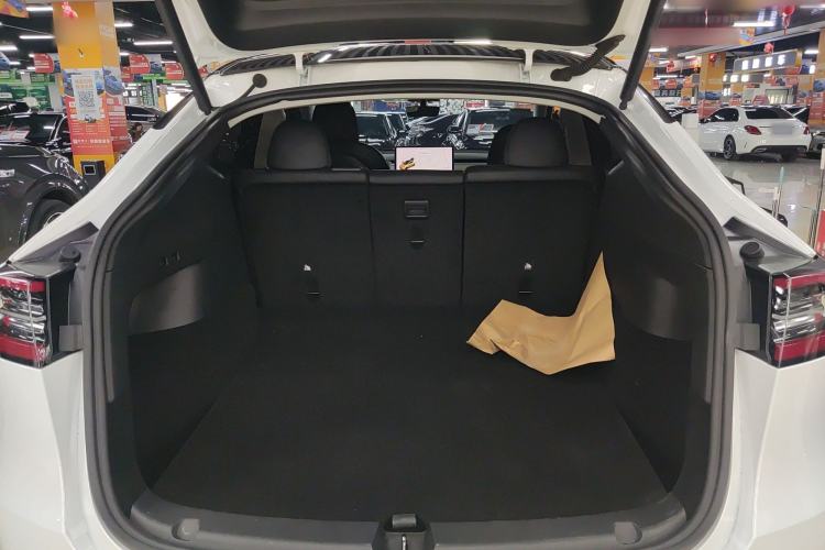 Used Tesla Model Y 2021 Long-Range All-Wheel-Drive Version 3D7 Trunk