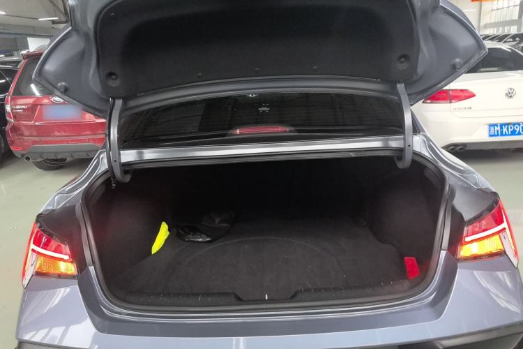 Used Hyundai Elantra 2023 1.5L CVT LUX Prestige Edition
