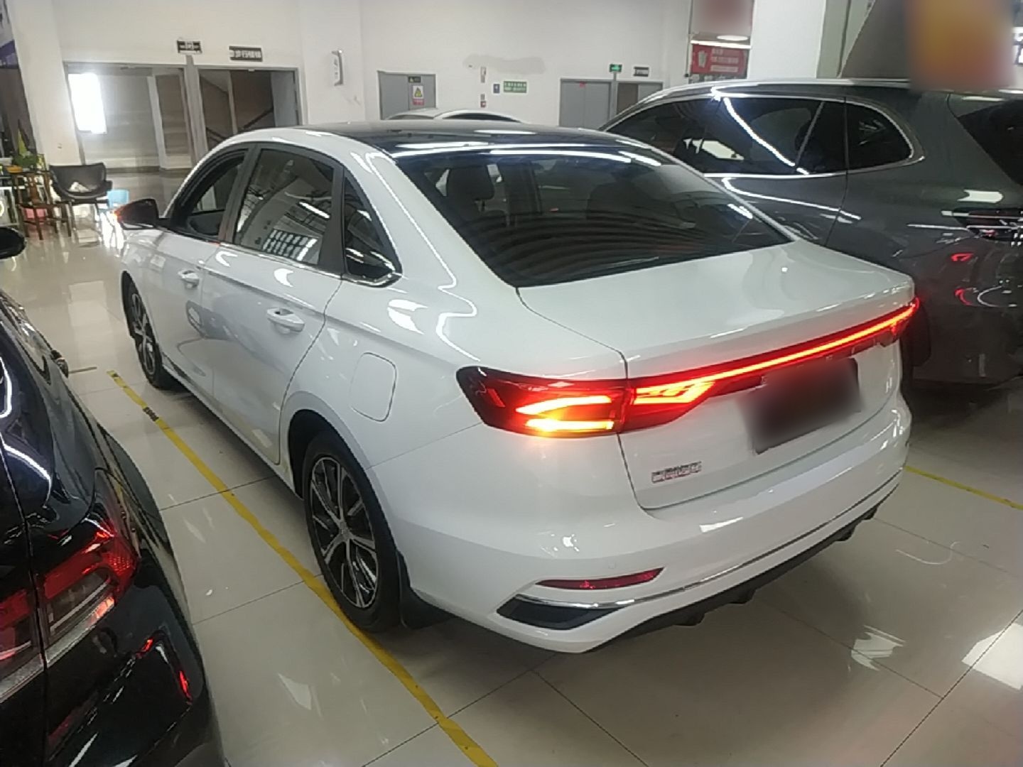 Geely Auto Emgrand 2022 4th Generation 1.5L CVT Luxury Model - Premium — снимка 4