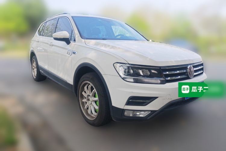 Used Volkswagen Tiguan L 2018 330TSI Automatic Two-Wheel Drive Luxury Edition Front Right 45 Deg