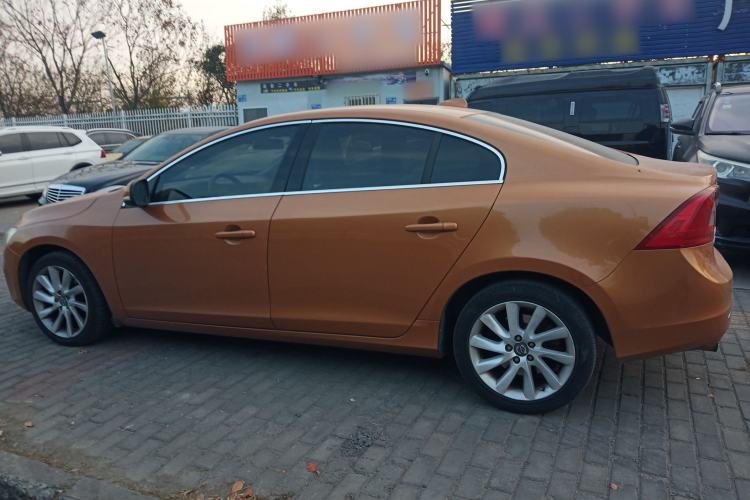 Used Volvo S60 2015 S60L 2.0T Zhiyuan Edition

