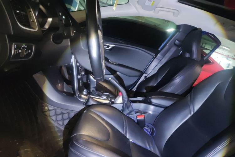 Used Volvo V40 2015 1.6T Zhiya Edition Left Front Seat