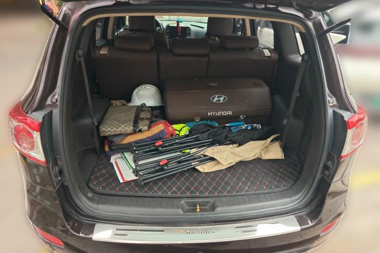 Used Hyundai Santa Fe Classic 2012 2.4 Comfort Edition 7-Seater Four-Wheel Drive Trunk