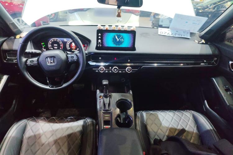 Used Honda Civic 2023 HATCHBACK 240TURBO CVT Extreme Edition Center Console