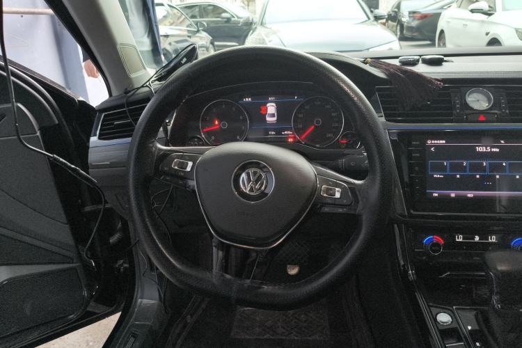 Used Volkswagen Phideon 2016 380TSI Two-Wheel-Drive Luxury Edition Steering Wheel