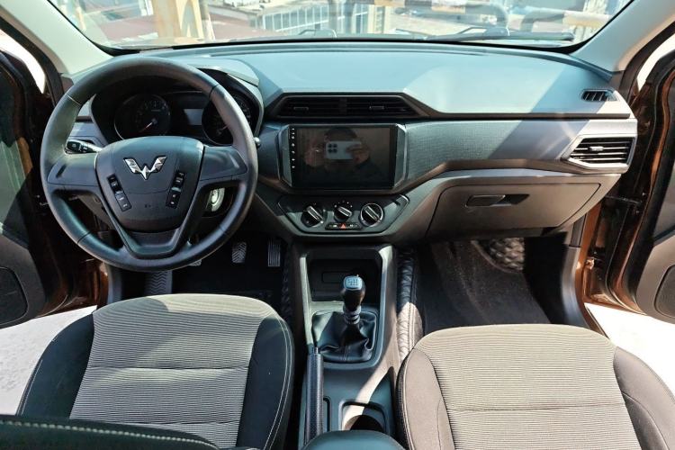 Used Wuling Hongguang 2019 1.5L S Basic Version China VI Standard LAR