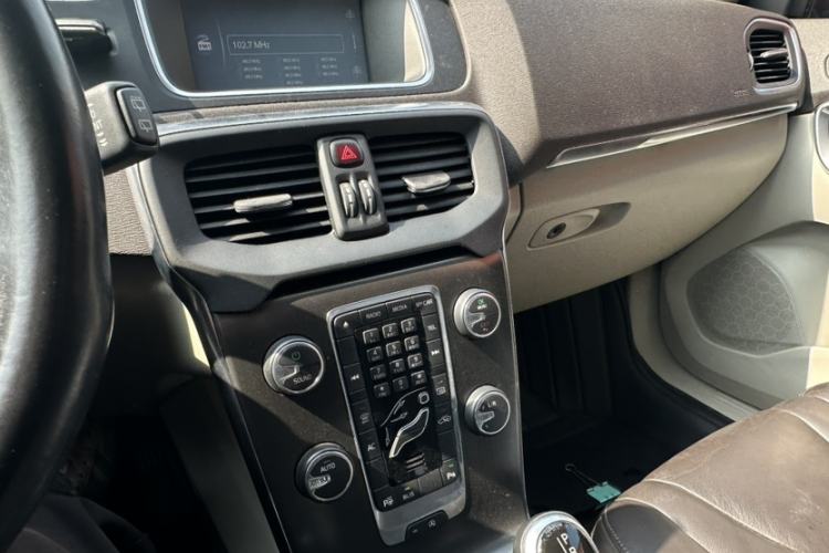 Used Volvo V40 2014 2.0T Zhiya Edition