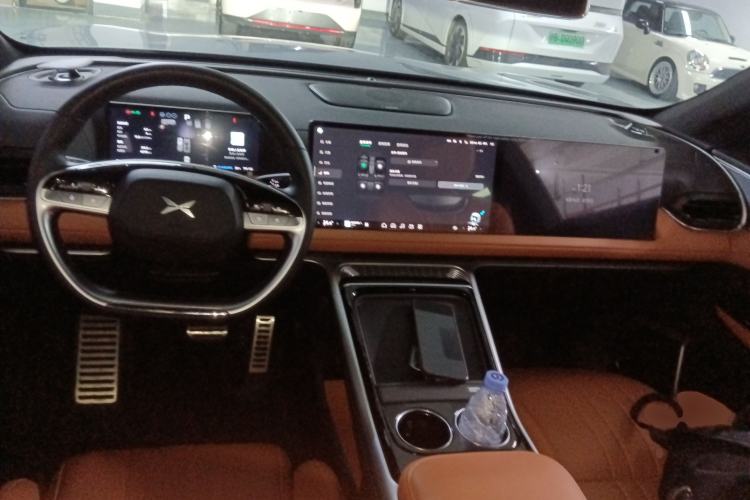 Used XPeng G9 2022 650 Performance Edition Max Center Console
