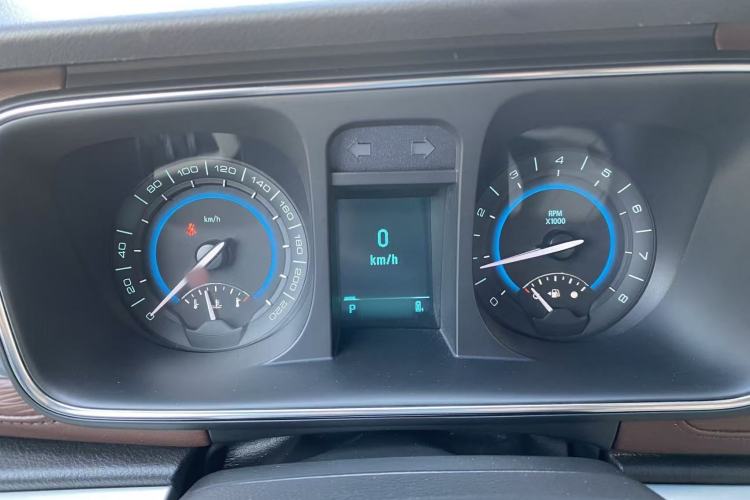 Used Buick GL8 2015 2.4L Luxury Business Premium Edition
