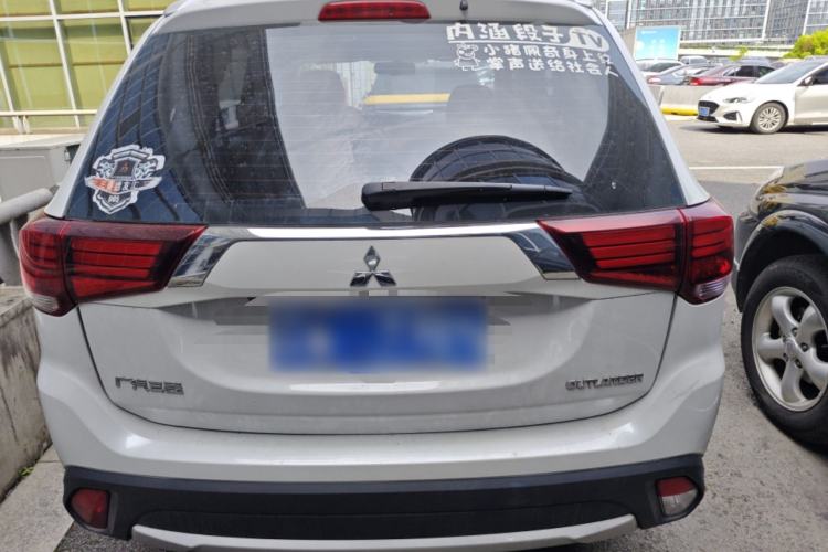 Used Mitsubishi Outlander 2018 2.0L Two-Wheel Drive Glory Edition 5 Seats Rear