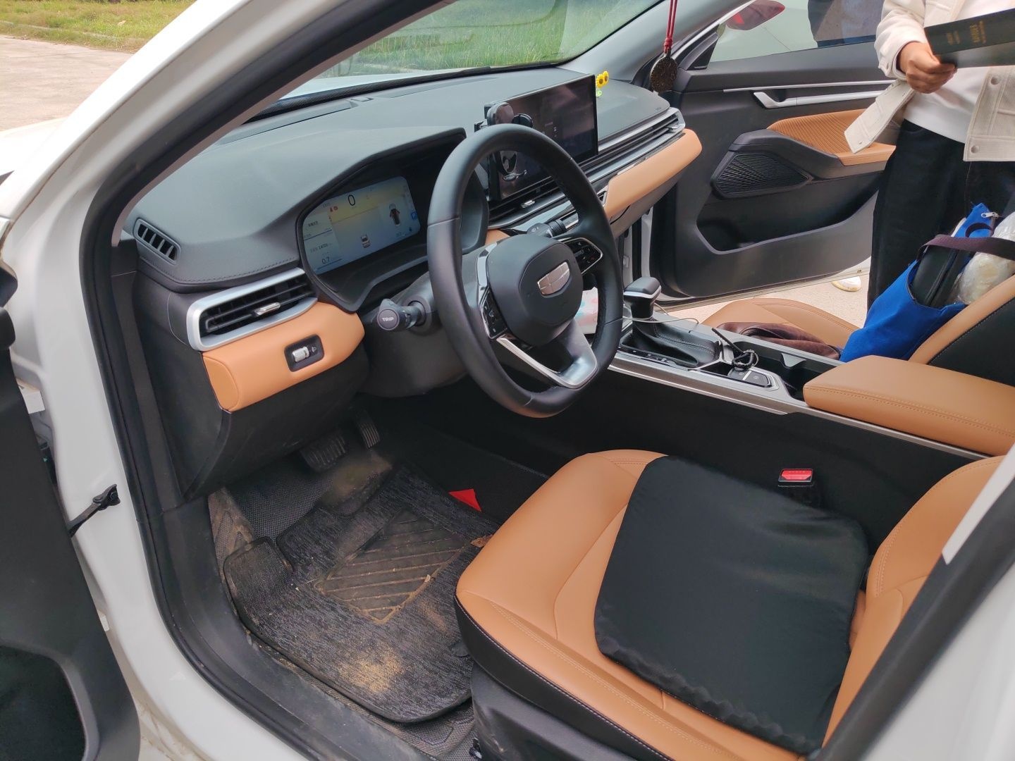 Geely Auto Emgrand 2025 4th Generation 1.5L CVT Flagship Version — снимка 16