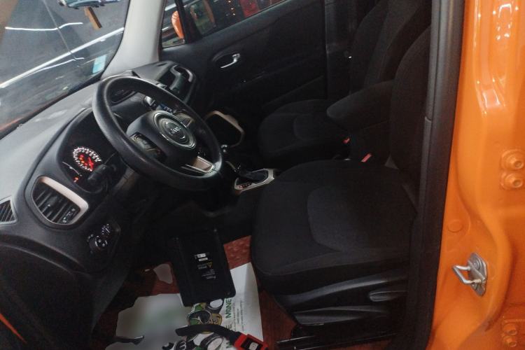 Used Jeep Renegade 2017 180T Automatic High-Energy Version Left Front Seat