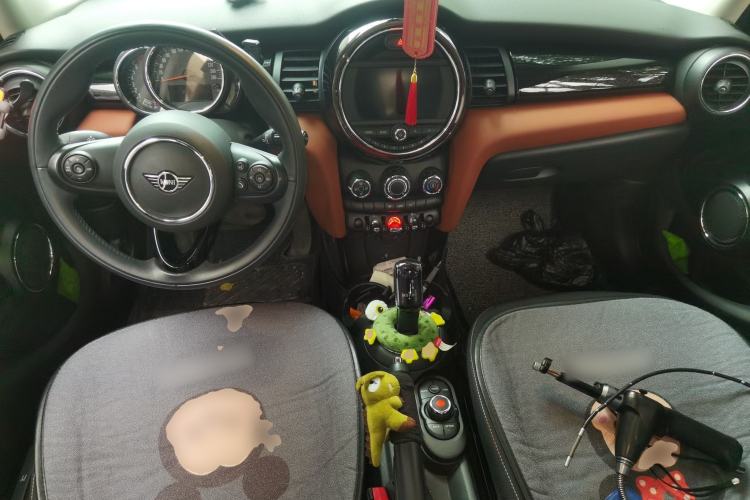 Used MINI 2021 1.5T ONE PLUS Five-Door Edition Center Console