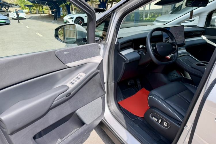 Used XPeng X9 2024 702 Ultra-Long Range Max
