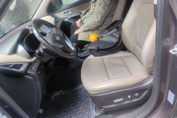 Used Hyundai Santa Fe Classic 2013 3.0L 4x4 Comfort Edition with Navigation 7 Seats Euro IV
