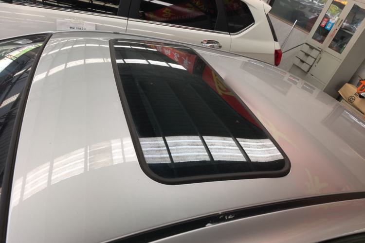 Used Buick Excelle 2013 1.5L Automatic Luxury Model Roof