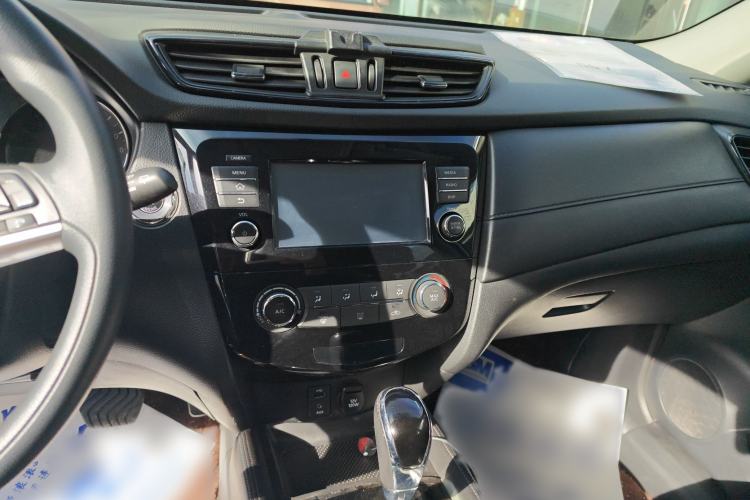 Used Nissan X-Trail 2017 2.0L CVT Comfort Edition 2WD Audio And AC Panel