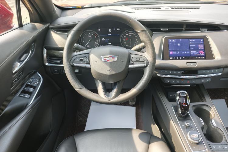 Used Cadillac XT4 2022 28T Four-Wheel Drive Platinum Edition Interior 9