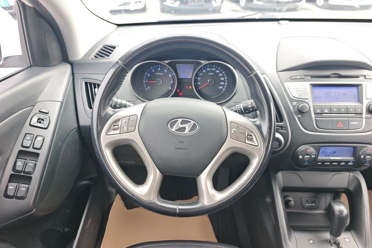 Used Hyundai ix35 2015 2.0L Automatic 2WD Smart Version China V Standard Steering Wheel
