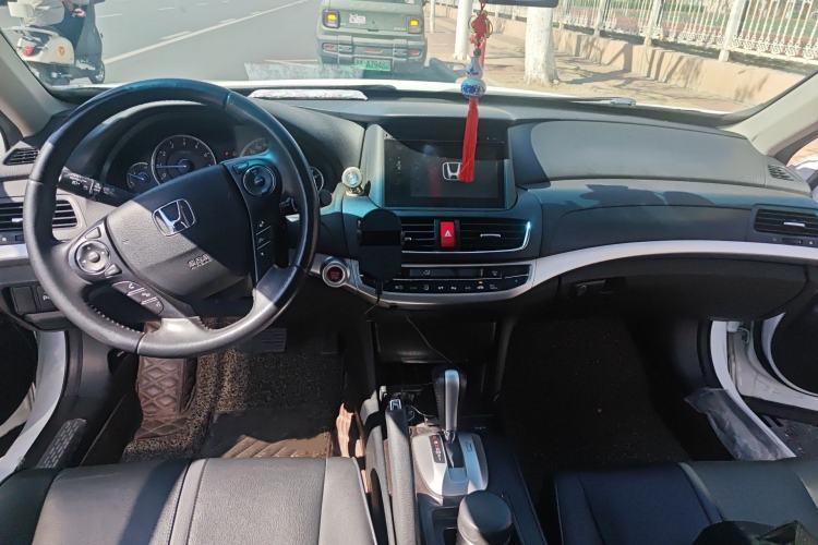 Used Honda Crosstour 2016 2.4L Luxury Edition Interior 2