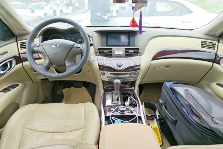 Used Infiniti M Series 2011 M25 Comfort Model Center Console