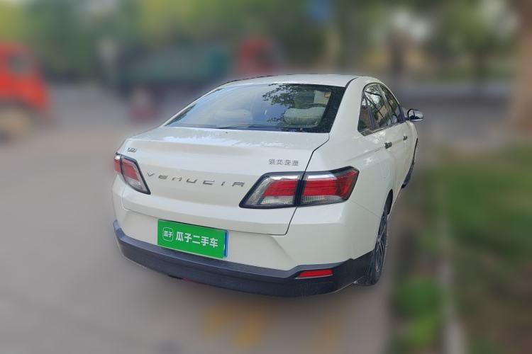 Used Venucia D60 2018 1.6L Manual Smart Connect Elite Edition
