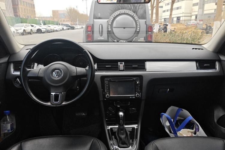 Used Volkswagen Bora 2013 1.6L Automatic Comfort Model Center Console