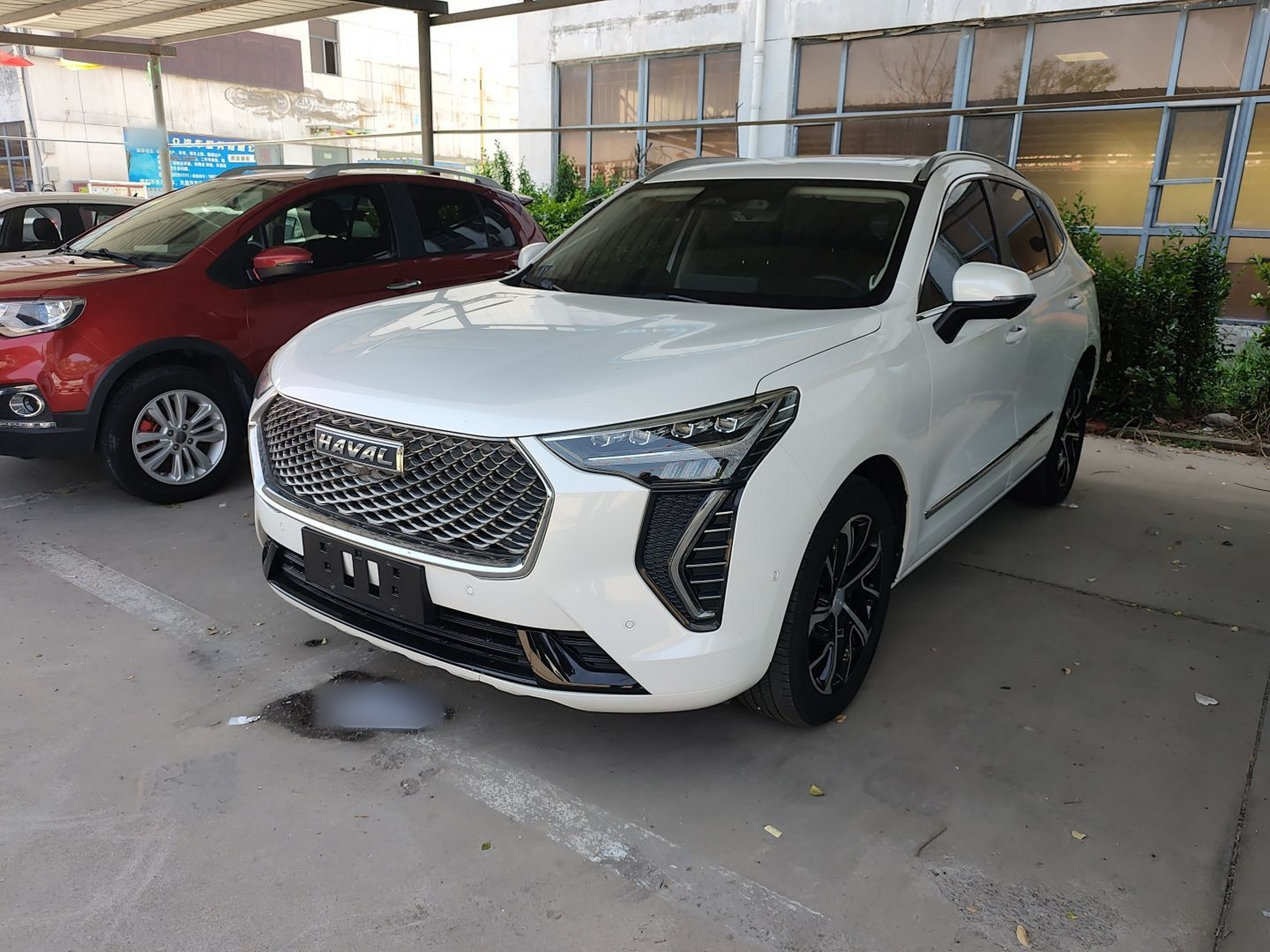 Под передней частью автомобиля