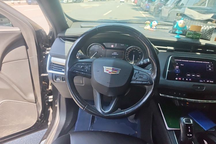 Used Cadillac XT4 2018 28T Two-Wheel-Drive Luxury Model