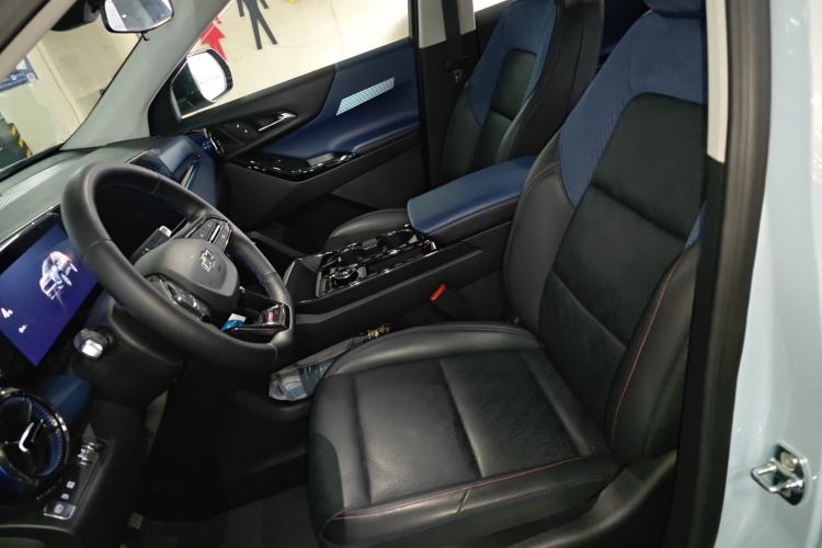 Used Chevrolet Equinox Plus 2024 102km RS Ultimate Edition Left Front Seat