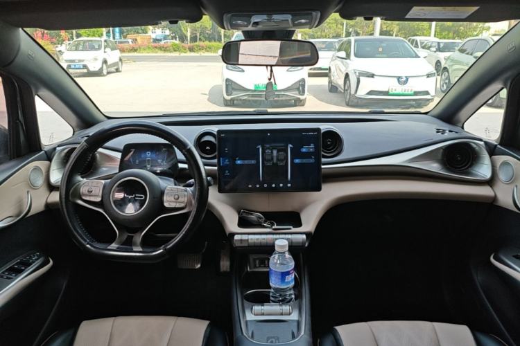 Used BYD Dolphin 2023 420 km Fashion Edition Center Console