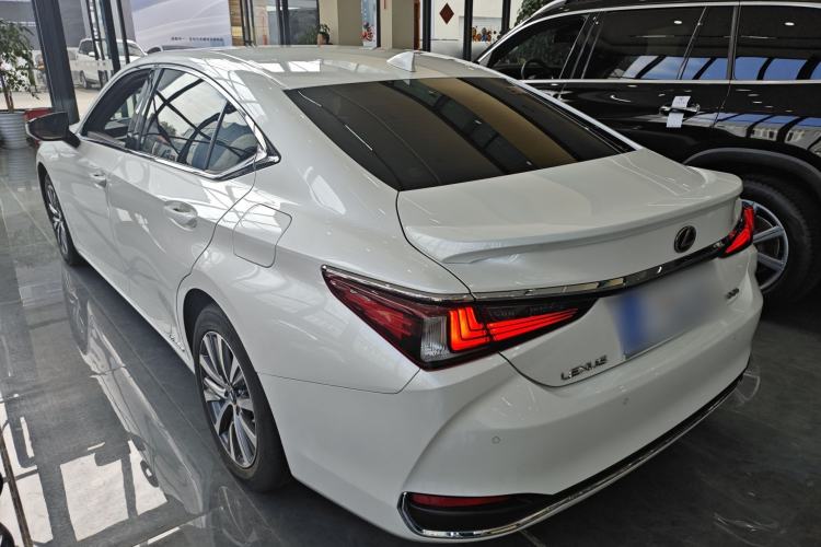 Used Lexus ES 2020 300h Premier Edition