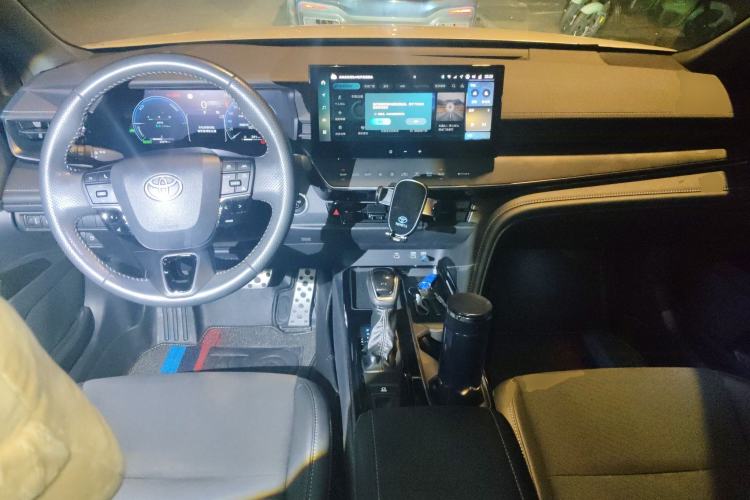 Used Toyota Camry 2024 Dual-Motor 2.0HS Sport Edition Center Console