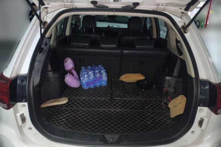 Used Mitsubishi Outlander 2019 2.4L 4x4 Zhi Xiang Edition 7 Seats China VI Standard Trunk