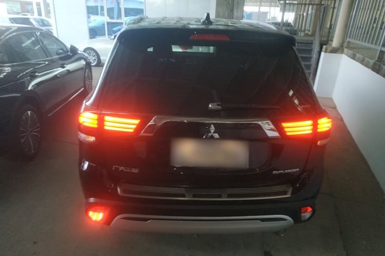 Used Mitsubishi Outlander 2019 2.4L 4x4 Zhi Xiang Edition 7 Seats China VI Standard