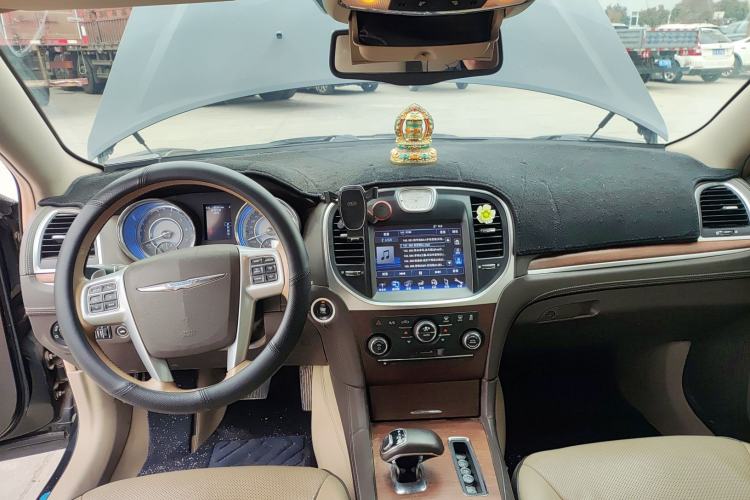 Used Chrysler 300C 2014 3.0L Excellence Edition
