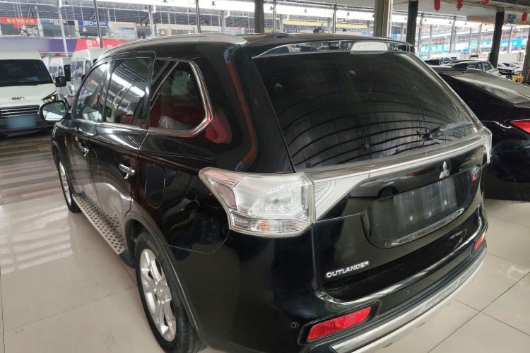 Used Mitsubishi Outlander 2014 2.4L 4x4 Deluxe Value Edition 5 Seats Rear Left 45 Deg
