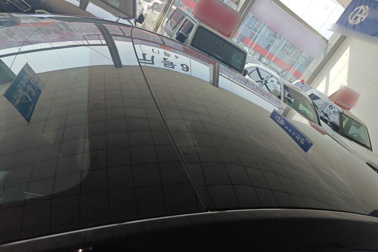 Used Tesla Model Y 2023 Rear-Wheel-Drive Version Roof