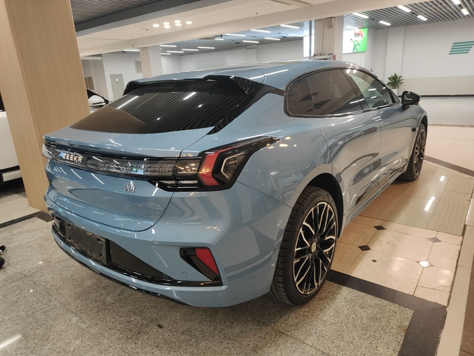 Zeekr 001 2025 YOU Edition 100 kWh All-Wheel Drive — снимка 6