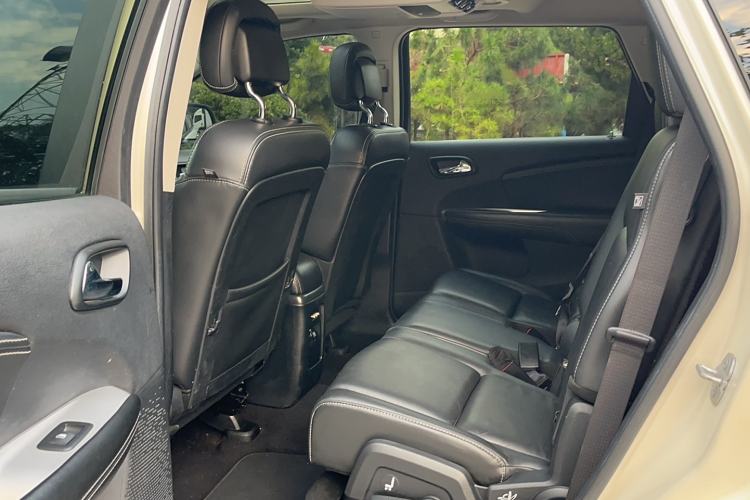 Used Dodge Journey 2013 2.4L Two-Wheel Drive Luxury Version