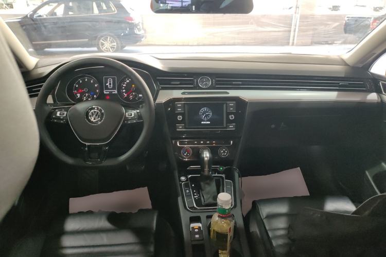 Used Volkswagen Magotan 2019 330TSI DSG Leading Edition China V Standard Center Console