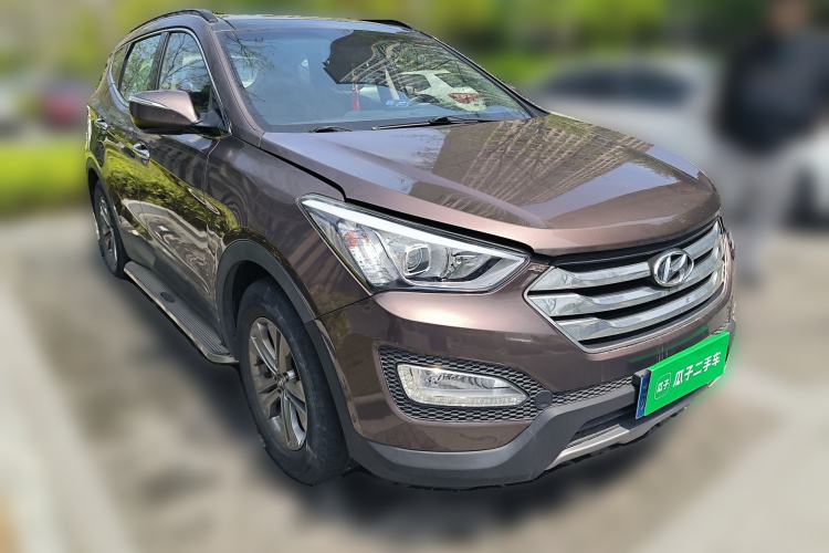 Used Hyundai Santa Fe 2015 2.0T Automatic Two-Wheel Drive Smart Version 5 Seats Front Right 45 Deg