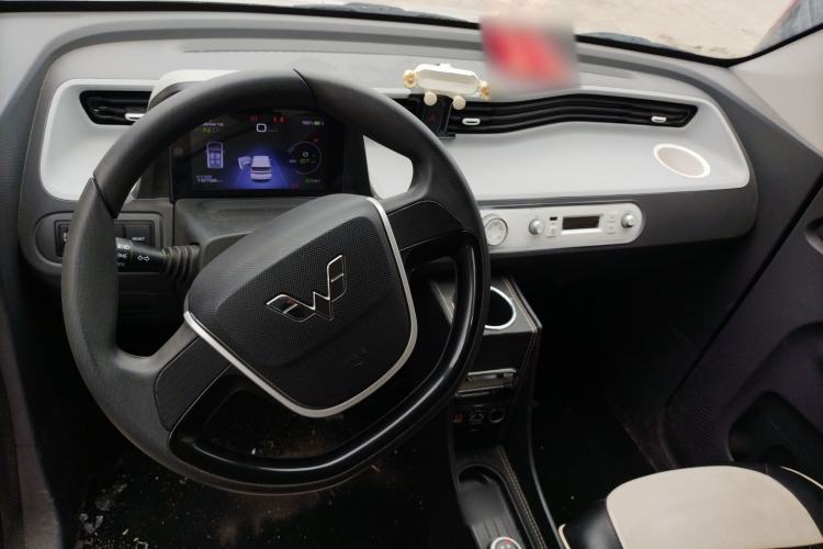 Used Wuling Hongguang MINIEV 2022 Macaron Fashion Model Lithium Iron Phosphate Center Console