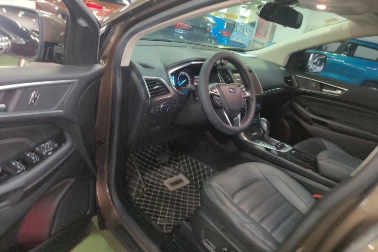 Used Ford Edge 2015 2.0T GTDi Two-Wheel-Drive High-Line Version
