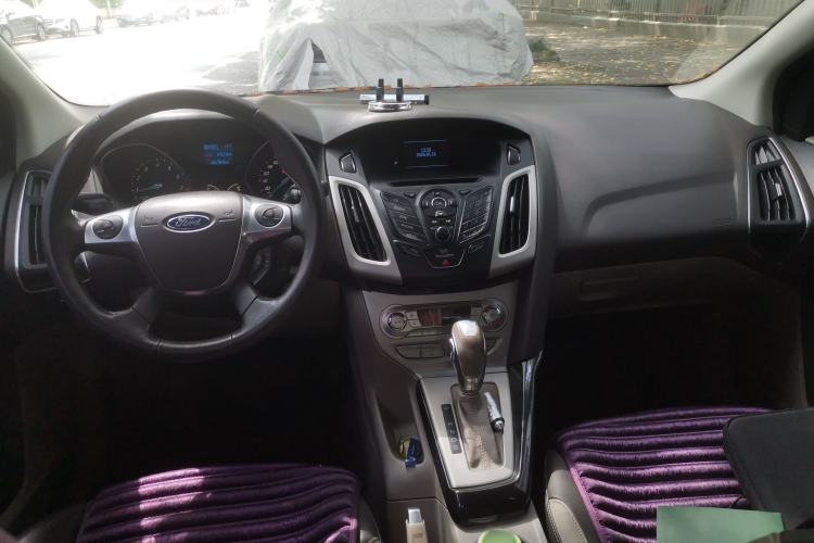 Used Ford Focus 2012 Sedan 1.6L Automatic Fashion Edition
