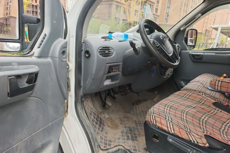 Used SAIC MAXUS Xintu V80 2019 2.5T Classic Edition 6-Speed Manual – Aoyuntong Modified Version Short Wheelbase Mid-Height Roof 5/6 Seats
